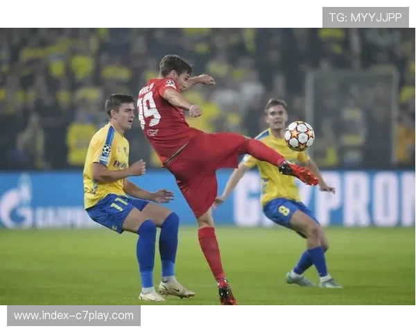 波兰国脚斯利什加盟布隆德比，签三年半合约